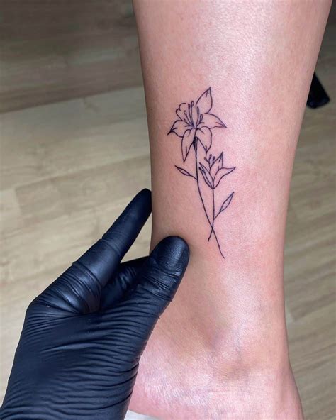 jazmin flor tatuaje|Mejores Tatuajes de Flor de Jazmín y su Significado